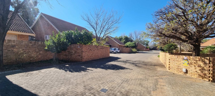 2 Bedroom Property for Sale in Langenhovenpark Free State